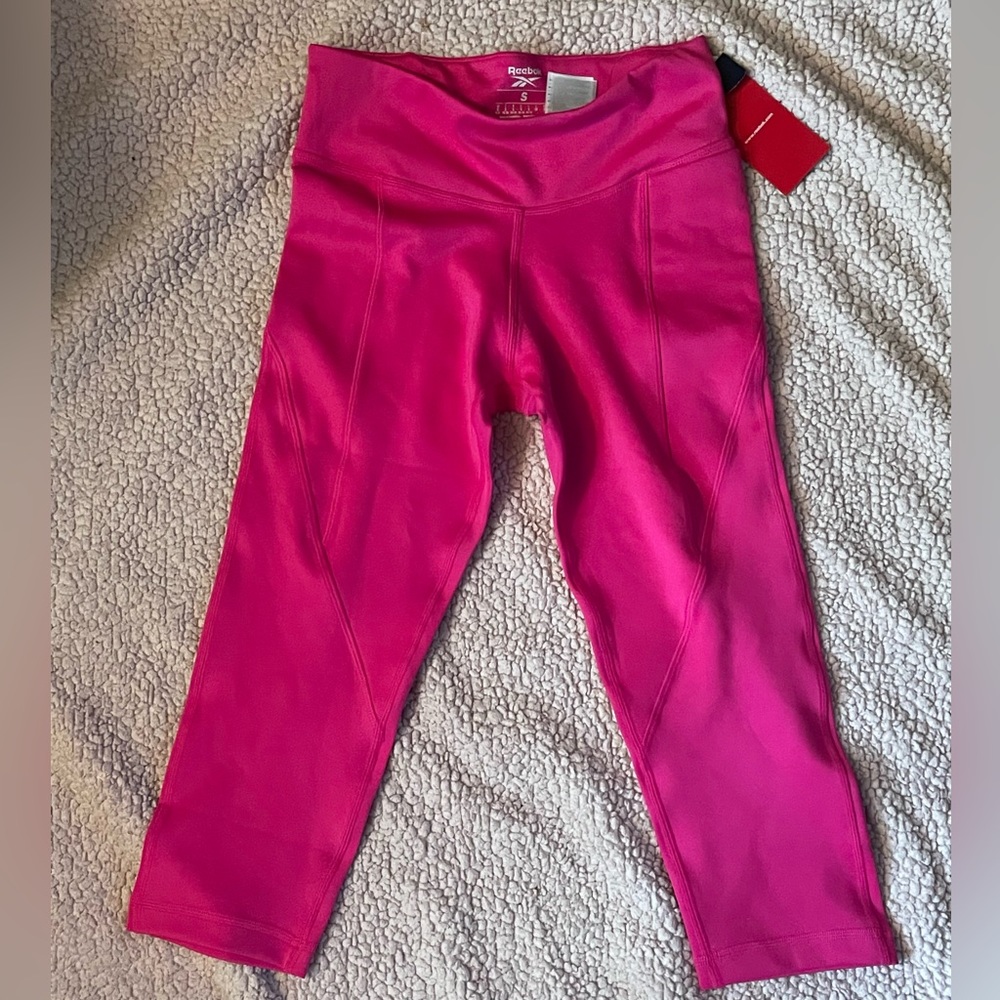Reebok Capri Training Tights Proud Pink size small NWT